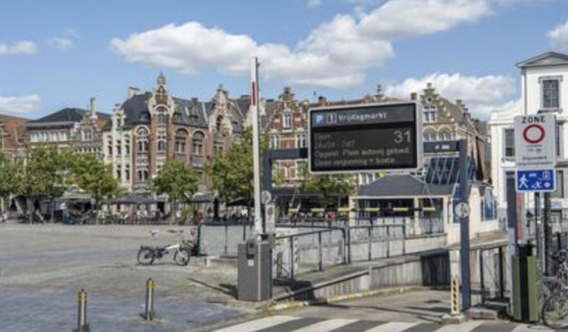 Right In The City Center Your Ghent Getaway Bagian luar foto